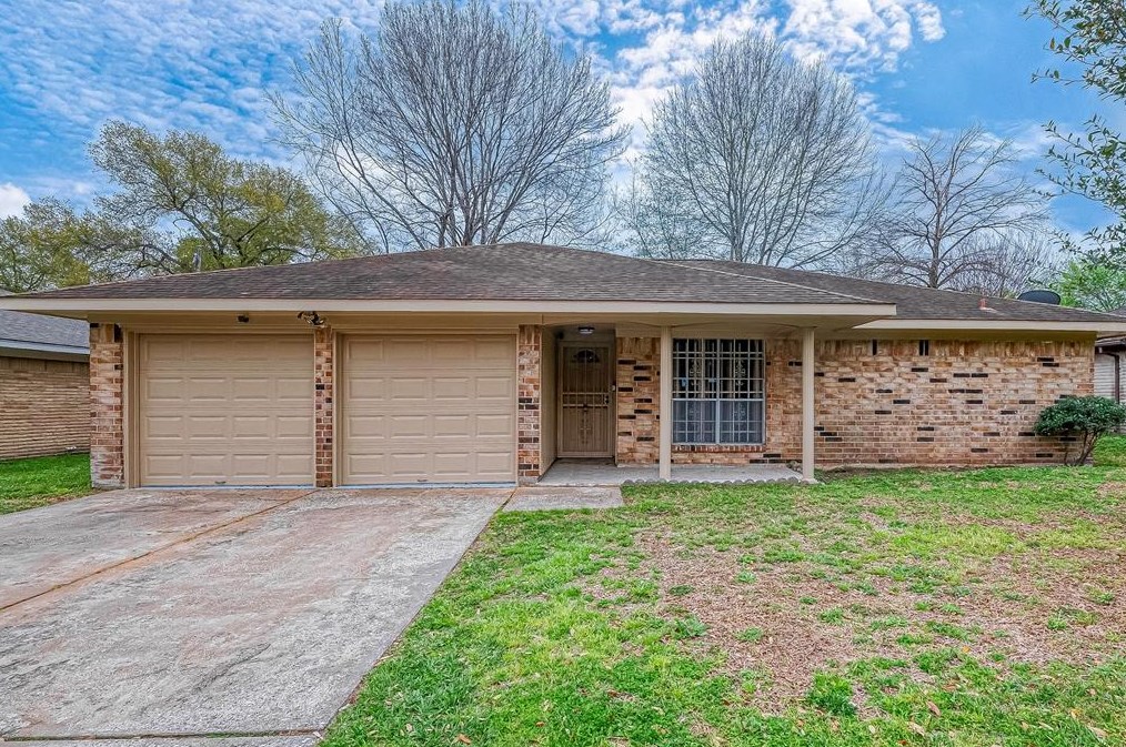 5919 Victory Dr, Houston TX  77088-7623 exterior