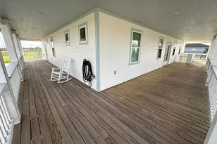 986 Seagull Ln, Crystal Beach, TX 77650 - Photo 9