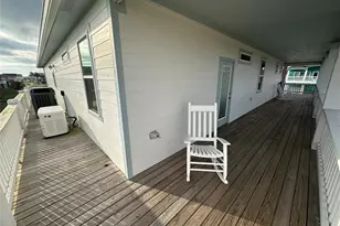 986 Seagull Ln, Crystal Beach, TX 77650 - Photo 7