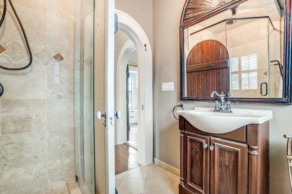 1849 Portsmouth, Houston TX  77098-4023 exterior