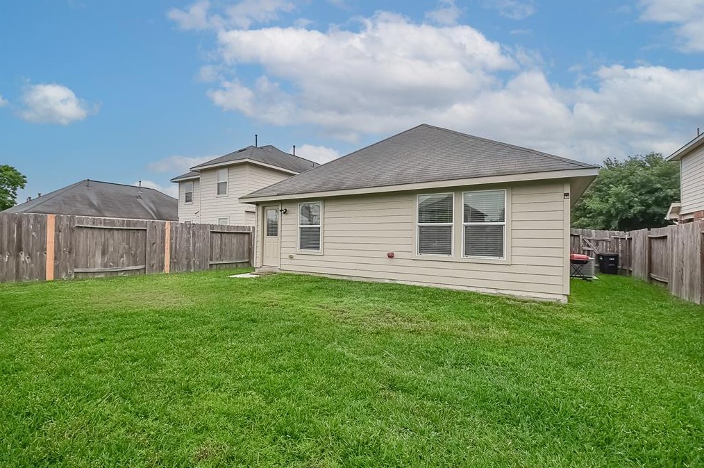 8910 Sweet Blue Jasmine Ln, Humble TX 77338-1518 exterior