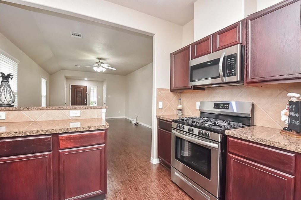 8910 Sweet Blue Jasmine Ln, Humble TX 77338-1518 exterior