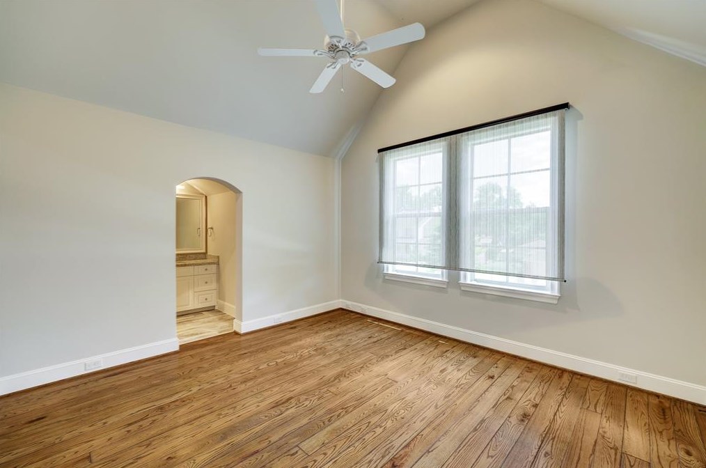 22 Fries Ct, Houston TX 77055-4714 exterior