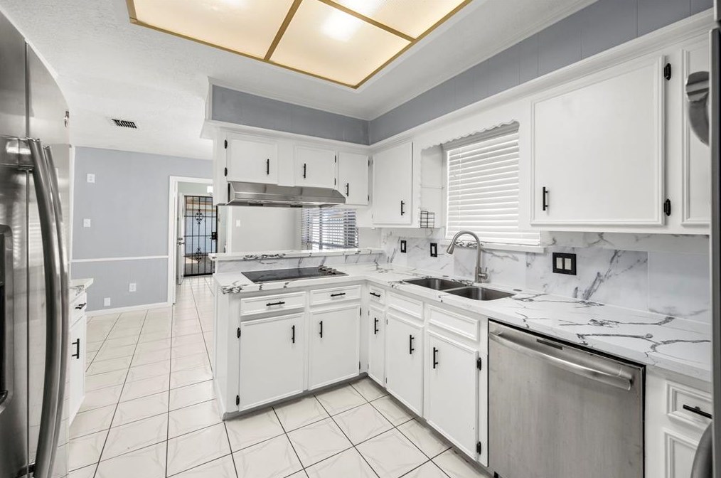 9311 Triola Ln, Houston TX  77036-6055 exterior