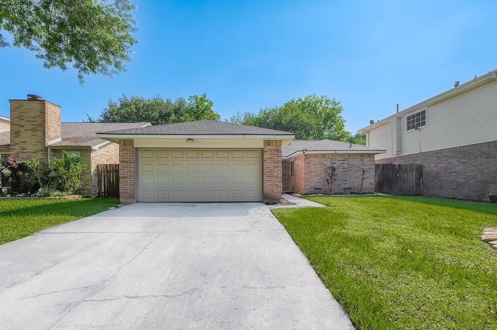 7631 Alegria Dr, Houston TX  77083-3697 exterior