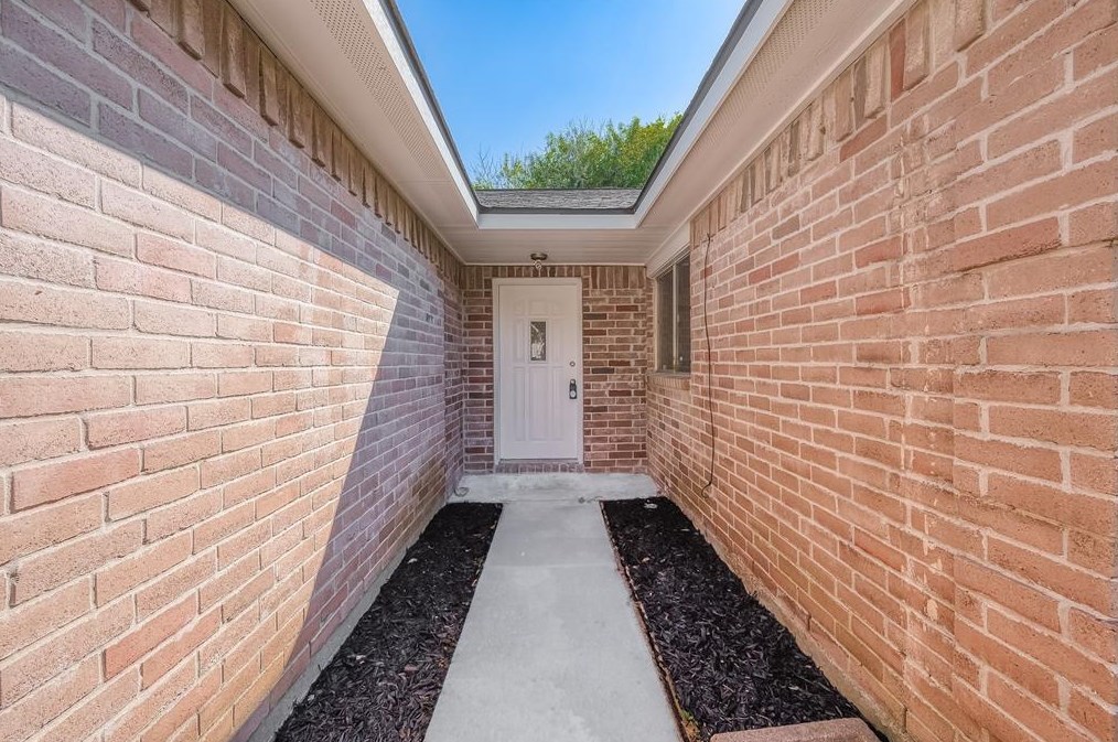 7631 Alegria Dr, Houston TX  77083-3697 exterior