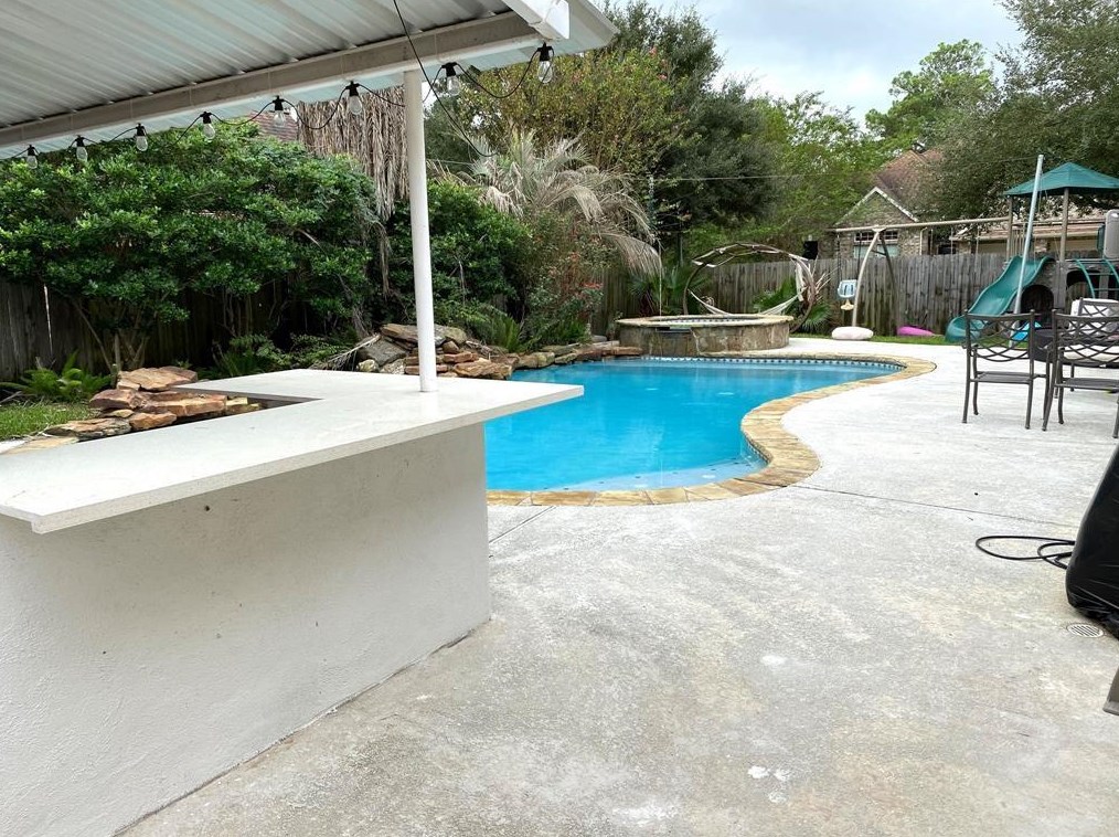 6423 Oakmont Creek Dr, Spring TX  77379-1934 exterior