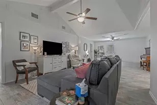 4310 Green Valley Dr, Bryan, TX 77802 - Photo 5