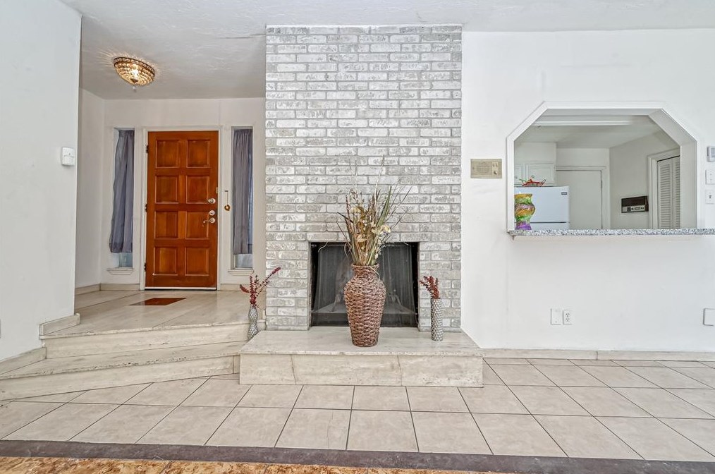 10725 Boardwalk St, Houston TX  77042-2317 exterior