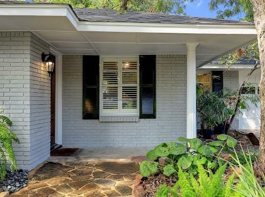 8925 Croes Dr, Houston TX  77055-4727 exterior