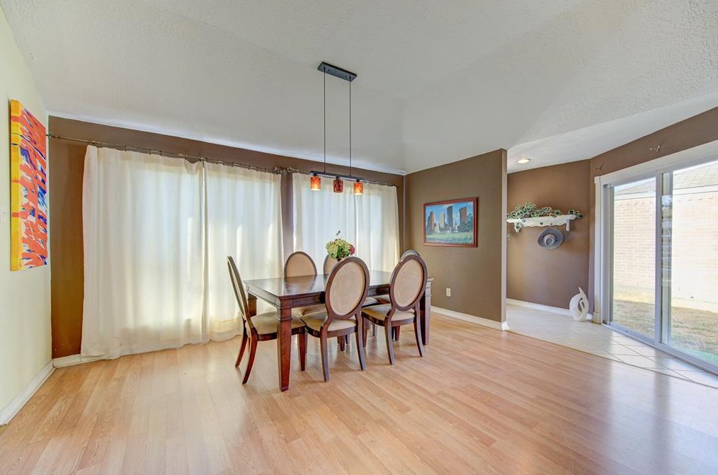 15823 Los Altos Dr, Houston TX  77083-2929 exterior