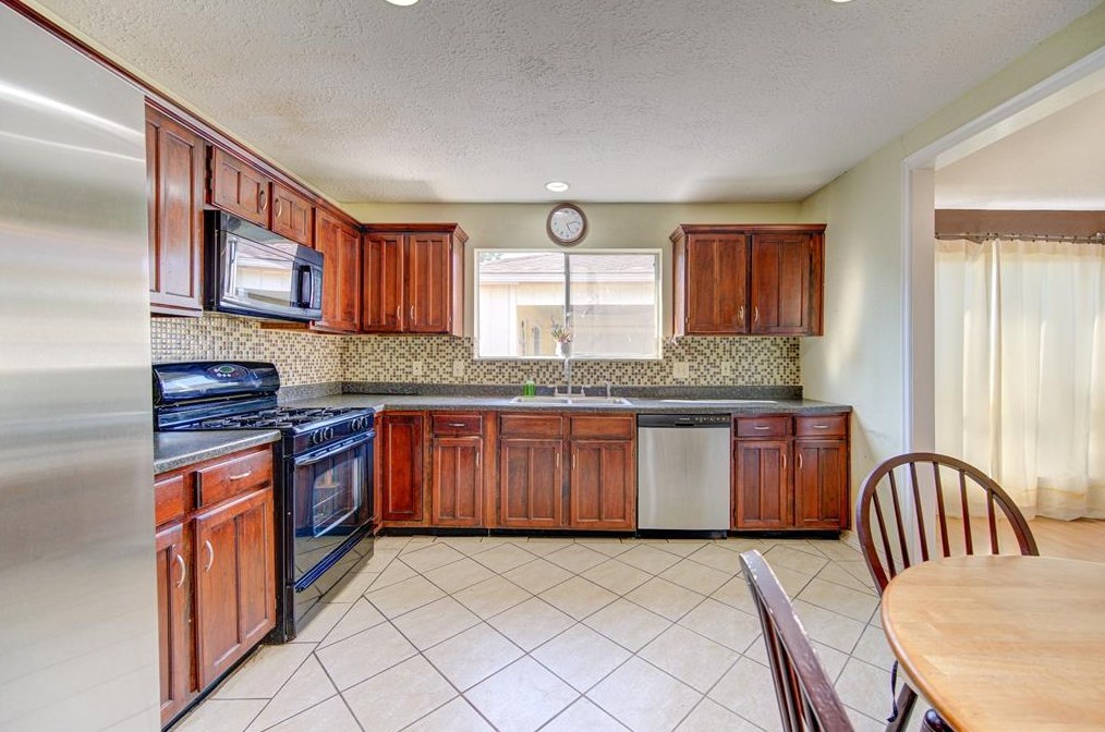 15823 Los Altos Dr, Houston TX  77083-2929 exterior