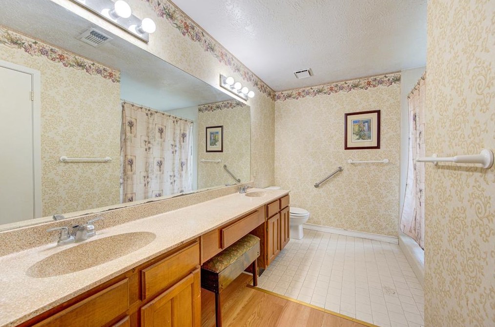 15823 Los Altos Dr, Houston TX  77083-2929 exterior