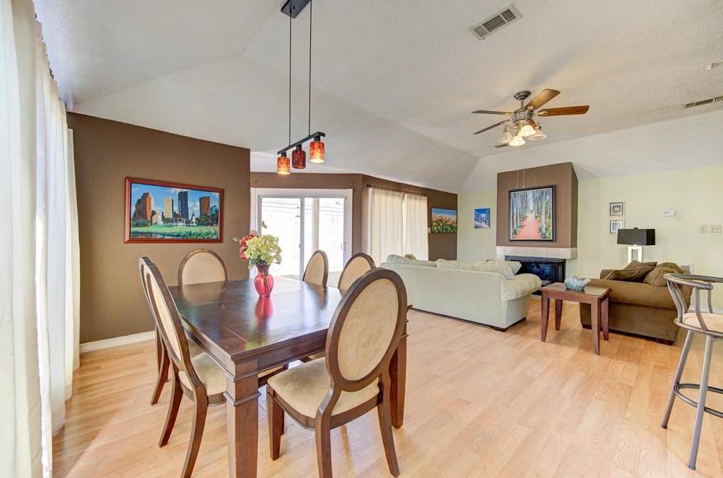 15823 Los Altos Dr, Houston TX  77083-2929 exterior