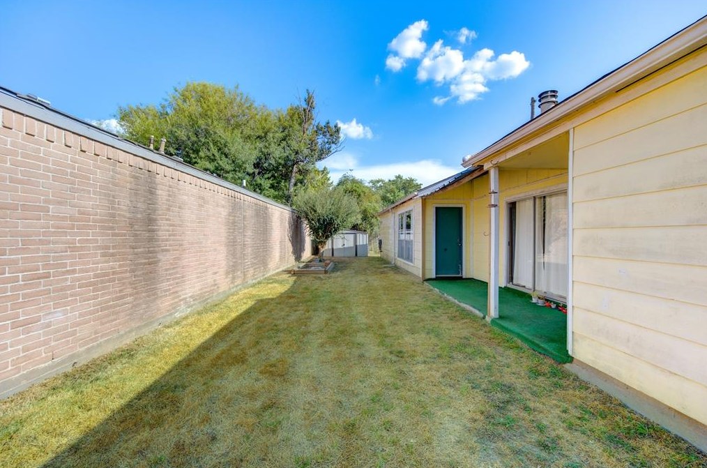 15823 Los Altos Dr, Houston TX  77083-2929 exterior