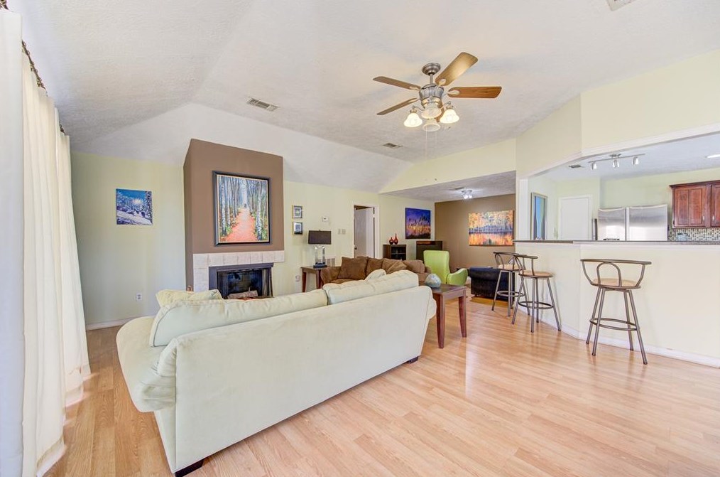 15823 Los Altos Dr, Houston TX  77083-2929 exterior