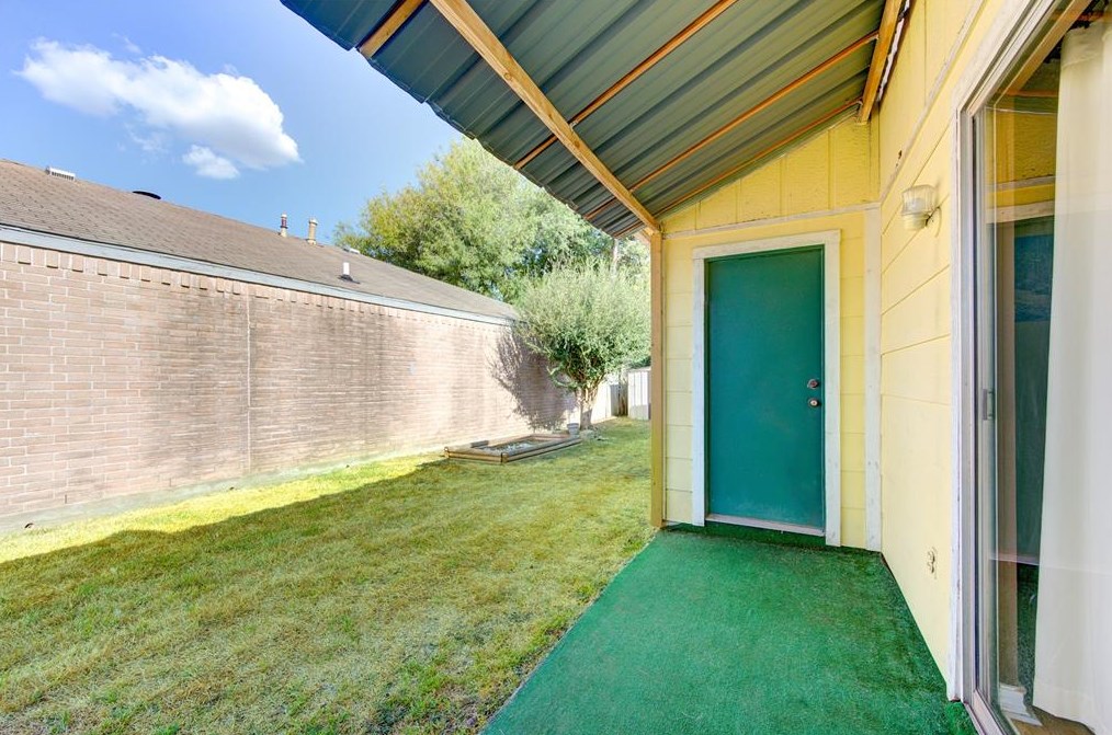 15823 Los Altos Dr, Houston TX  77083-2929 exterior