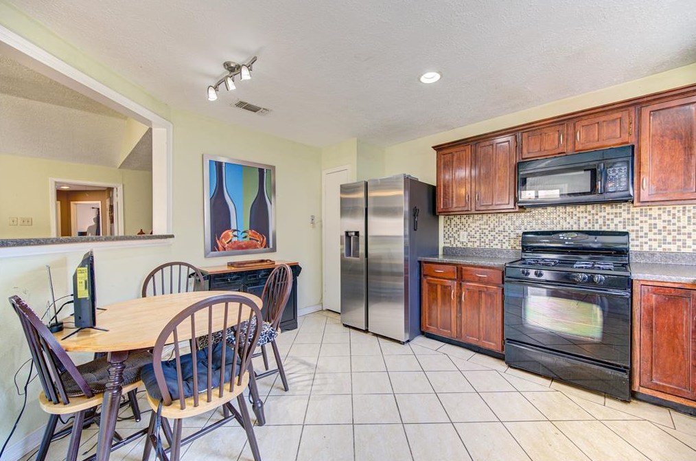 15823 Los Altos Dr, Houston TX  77083-2929 exterior
