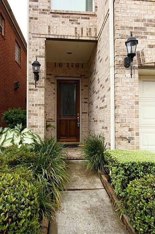 3030 Heritage Creek Ter, Houston TX  77008-6100 exterior