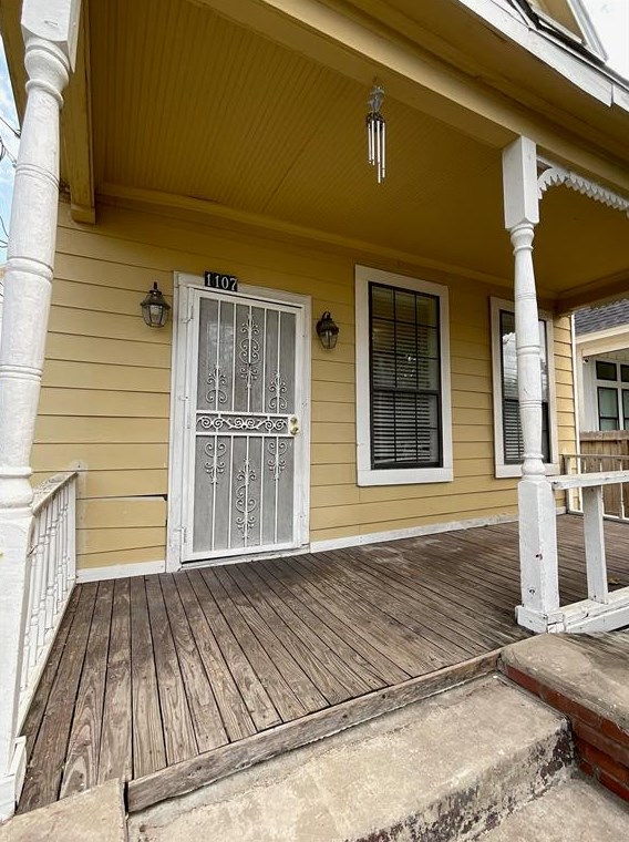 1107 Brk St, Houston TX  77009-8706 exterior