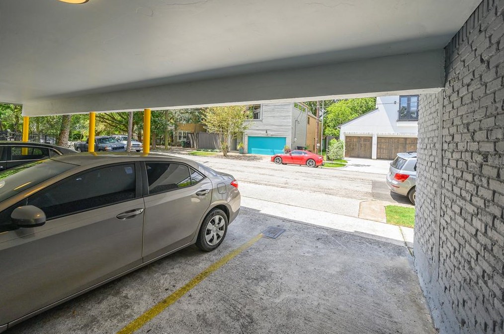 3611 Graustark St, Houston TX  77006-4250 exterior