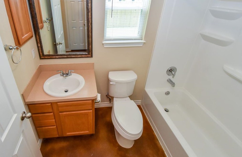 1107 Parkhurst Ave, Cleveland TX  77327 exterior