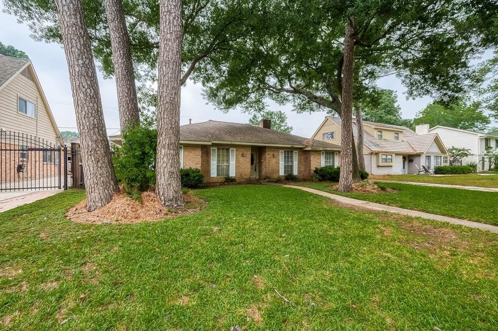 1051 Lehman St, Houston TX  77018-1427 exterior