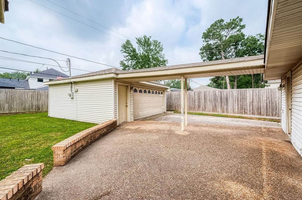 1051 Lehman St, Houston TX  77018-1427 exterior