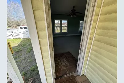 565 N Jefferson Street, Goliad, TX 77963 - Photo 3