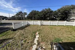 565 N Jefferson St, Goliad, TX 77963 - Photo 17