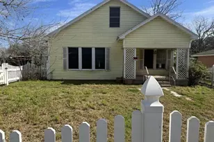 565 N Jefferson St, Goliad, TX 77963 - Photo 1