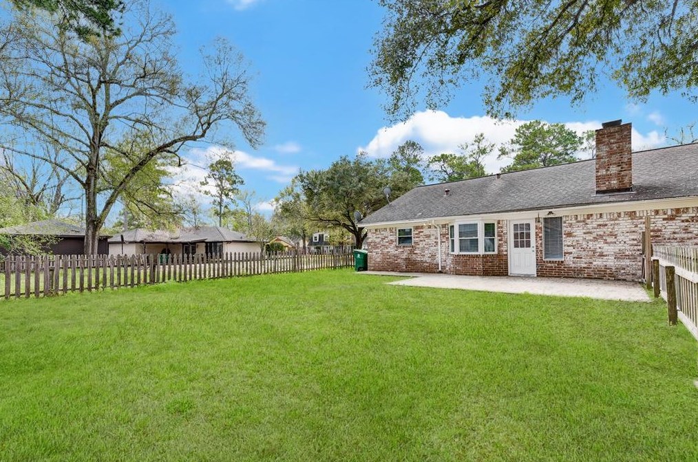 5918 Darkwood Dr, Houston TX  77088-6715 exterior