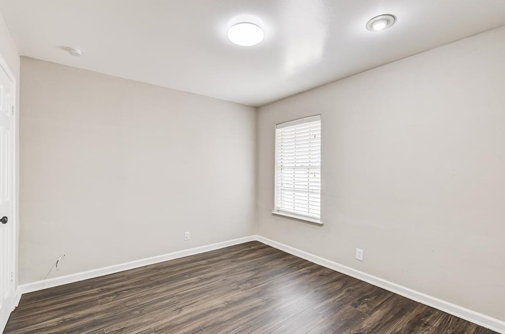 5918 Darkwood Dr, Houston TX  77088-6715 exterior