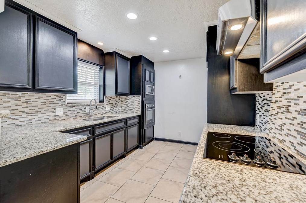 5918 Darkwood Dr, Houston TX  77088-6715 exterior