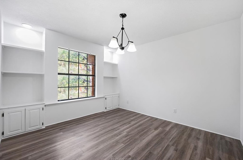 1305 Villa Maria Rd, Bryan TX  77801-4220 exterior