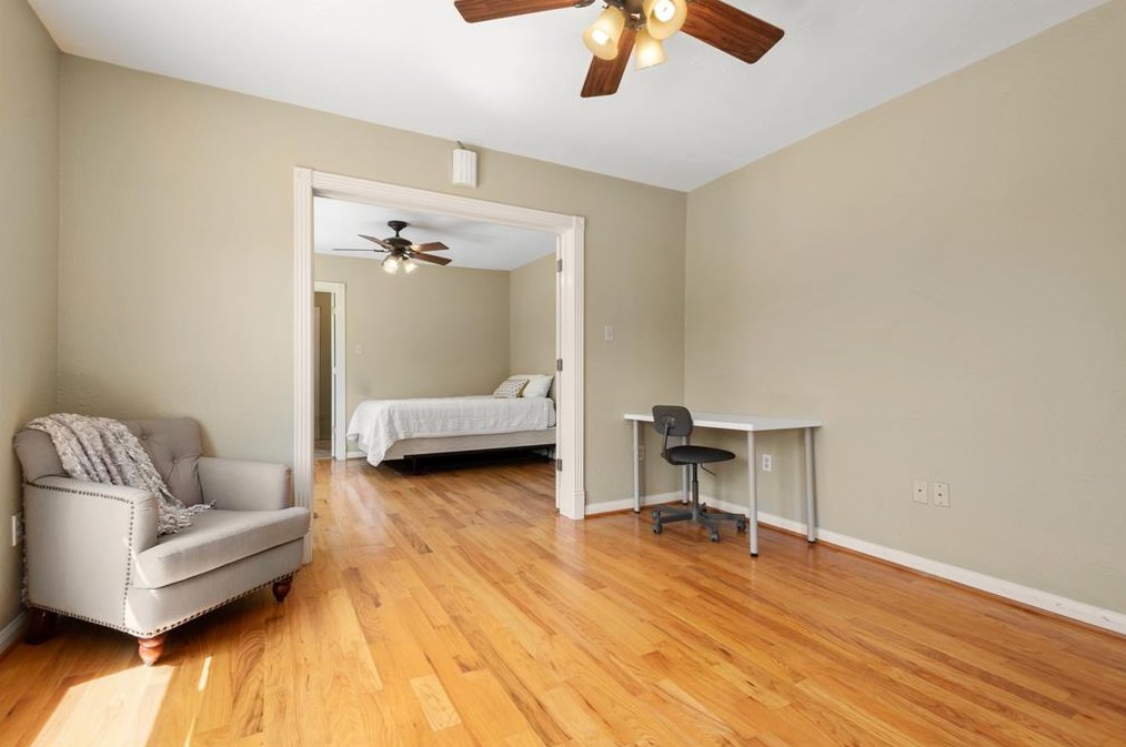 405 James, Houston TX  77009-8327 exterior