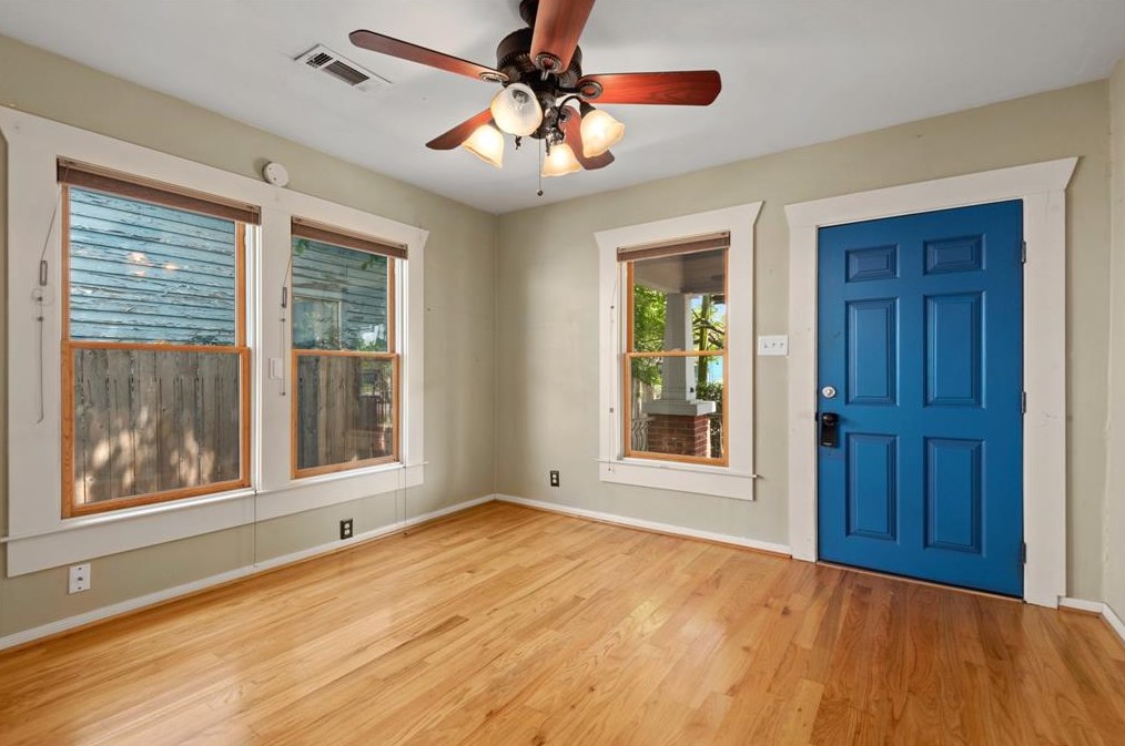 405 James, Houston TX  77009-8327 exterior