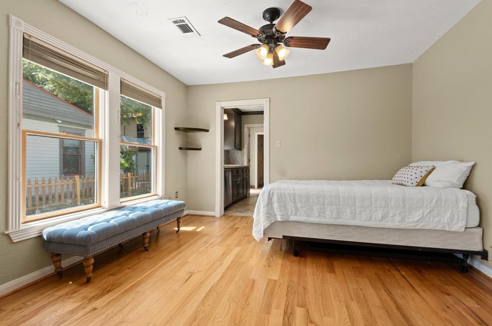 405 James, Houston TX  77009-8327 exterior