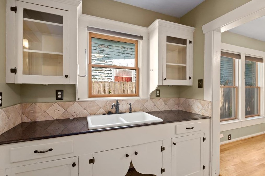 405 James, Houston TX  77009-8327 exterior