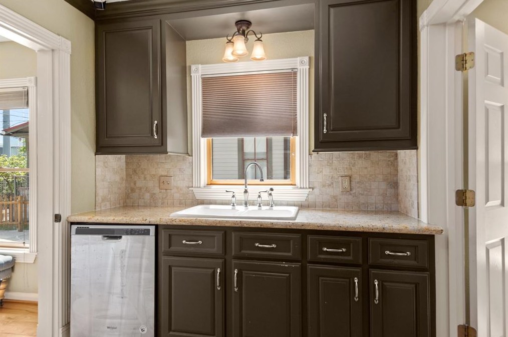 405 James, Houston TX  77009-8327 exterior