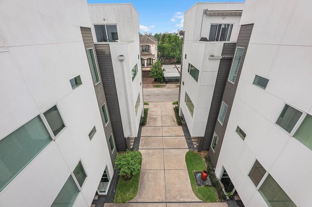 434 Bell St, Houston TX  77019-4435 exterior