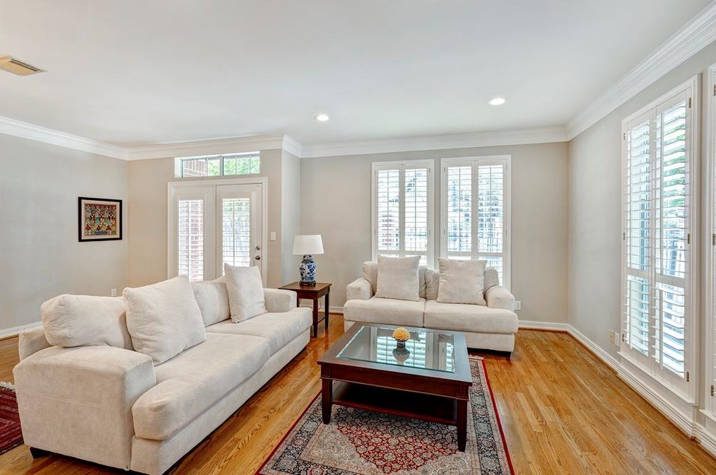 2516 Bagby St, Houston TX  13440-8587 exterior