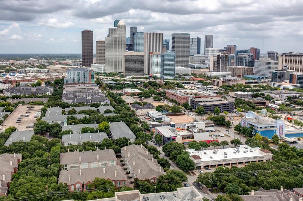 2516 Bagby St, Houston TX  13440-8587 exterior