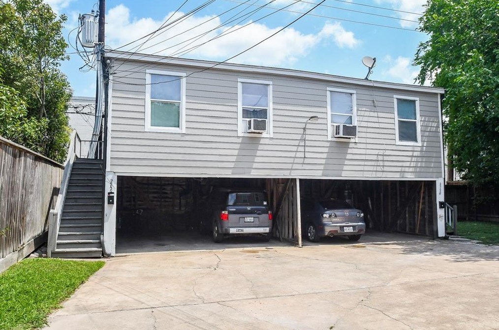 2722 Wroxton Rd, Houston TX  77005-1300 exterior