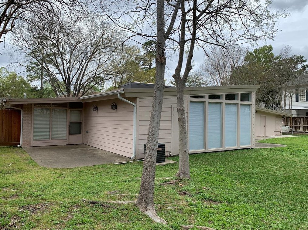 422 Ripple Creek Dr, Houston TX  77024-6933 exterior