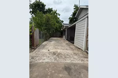 4707 Mallow Street #B, Houston, TX 77033 - Photo 15