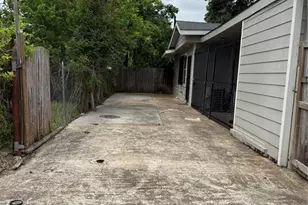 4707 Mallow St, Houston, TX 77033 - Photo 15