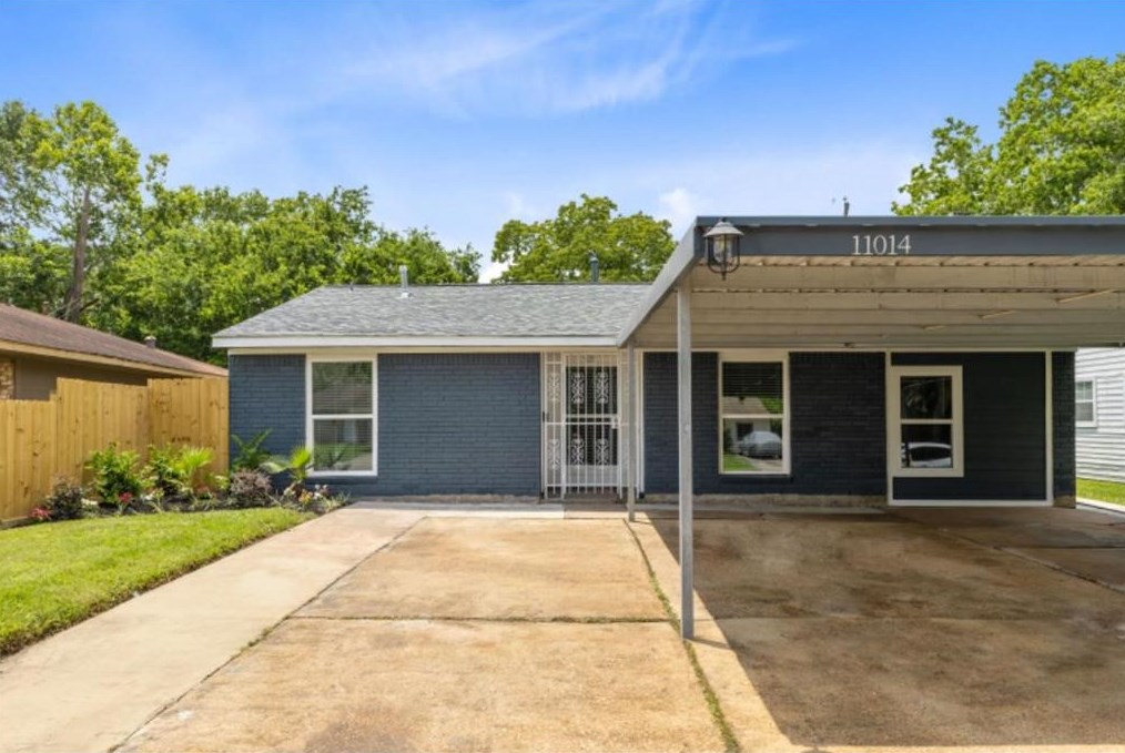 11014 Segrest Dr, Houston TX  77047-1018 exterior