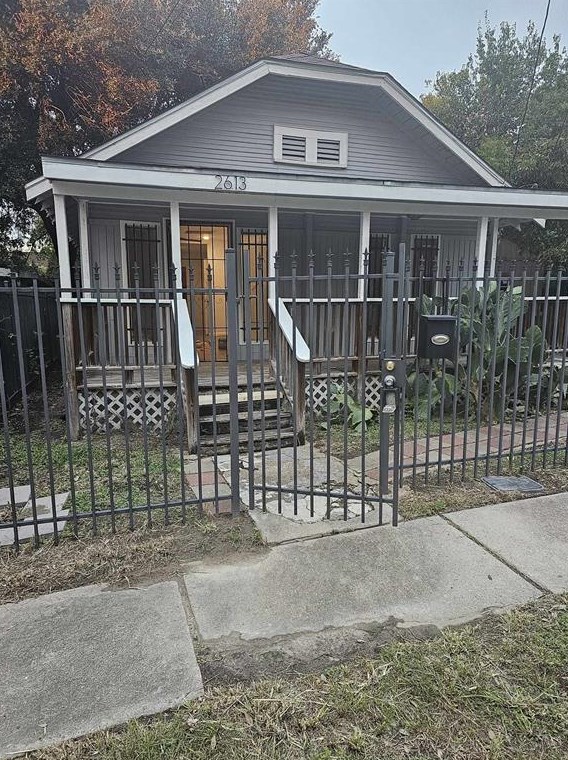2613 Winbern St, Houston TX  77004-4446 exterior