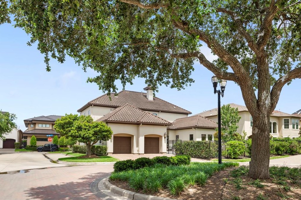 1019 Vista Creek Dr, Sugar Land TX  77478-3370 exterior